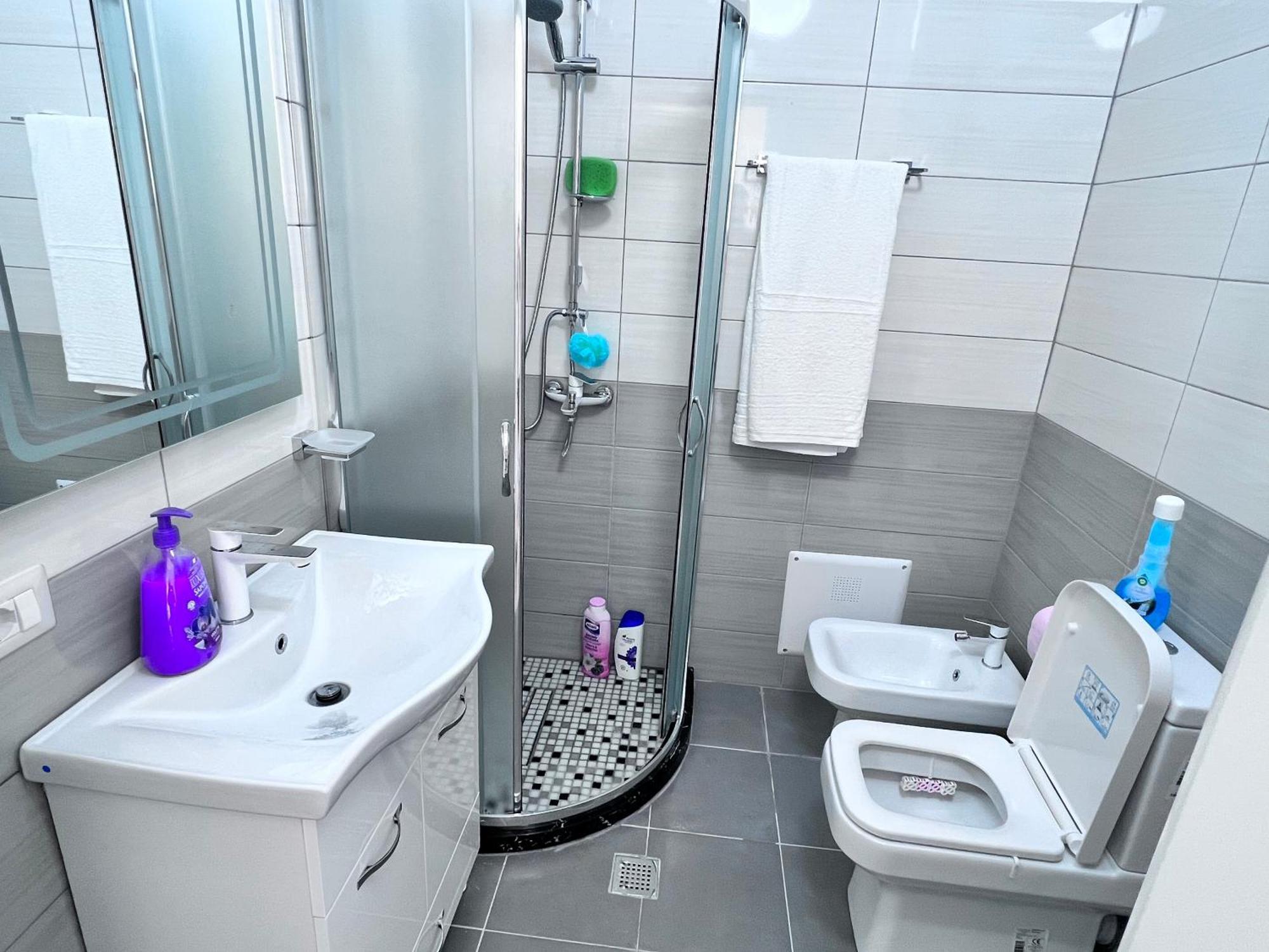 White Luxury Apartment Shkoder Exterior photo